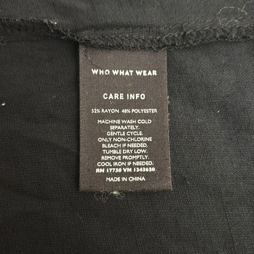 ❤️3 for $15!❤️ Black blouse “Who What Wear”, size large Rayon/Polyester - Picture 4 of 4